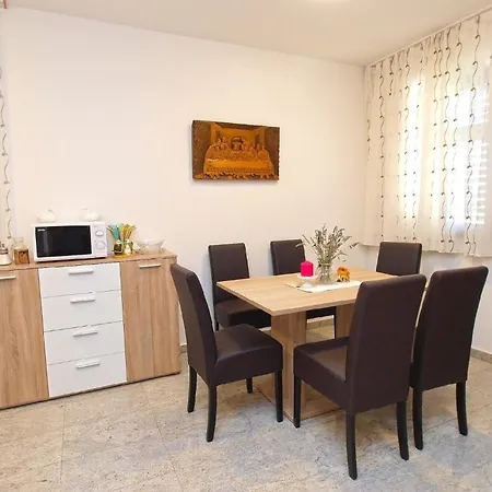 Apartment Fuer 7 Personen Ca 150 Qm In Pula-fondole, Istrien Istrische Riviera *